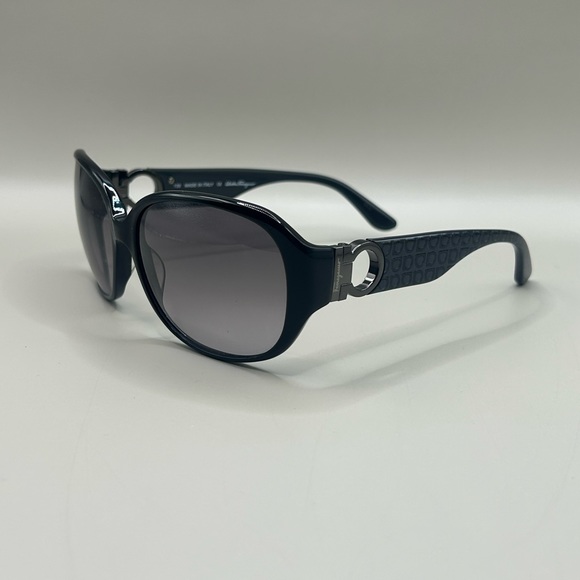 Salvatore Ferragamo SF609S Sunglasses - Picture 1 of 10